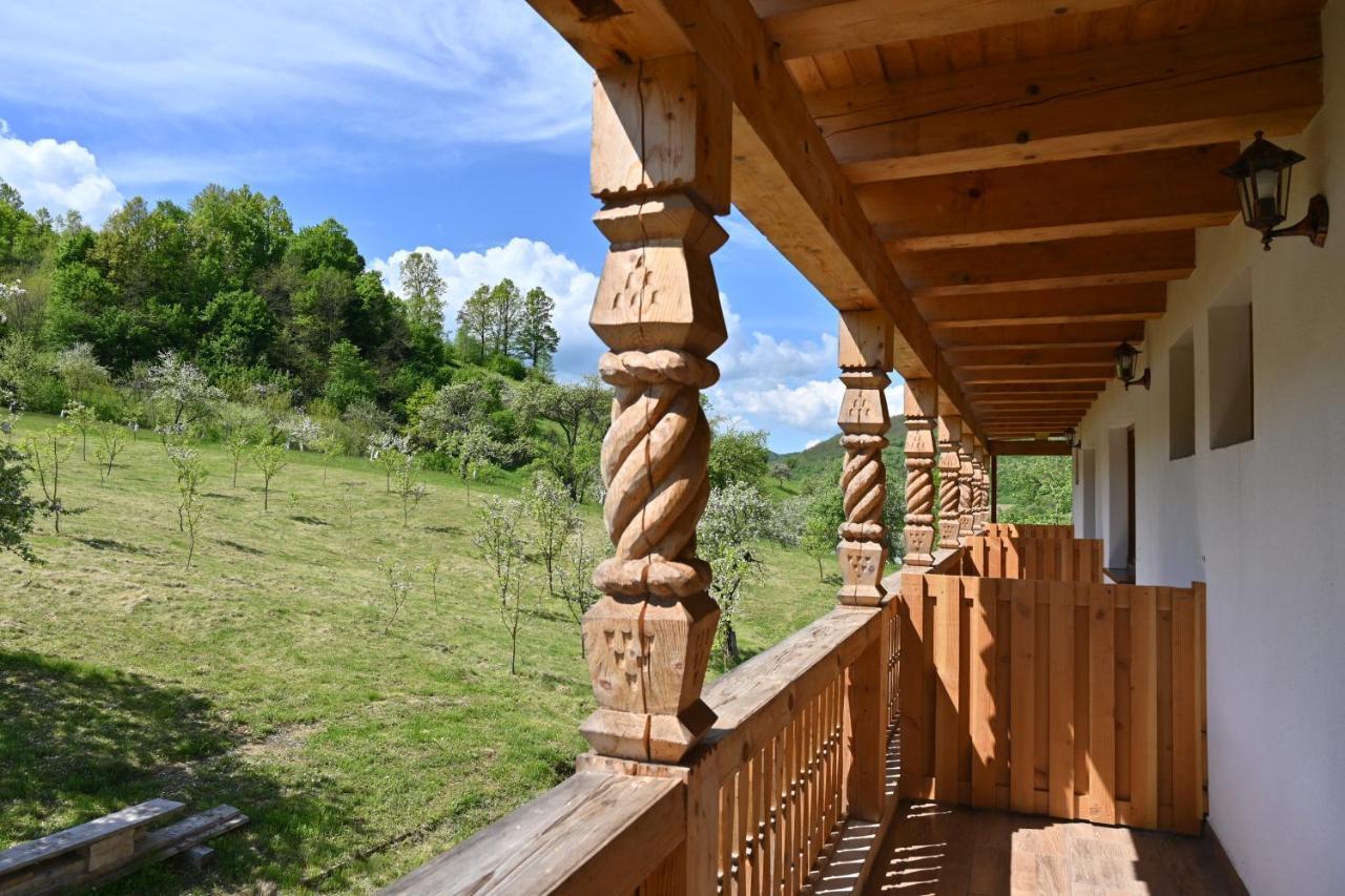 Pensiunea Plai Strabun Strîmtura Exterior foto